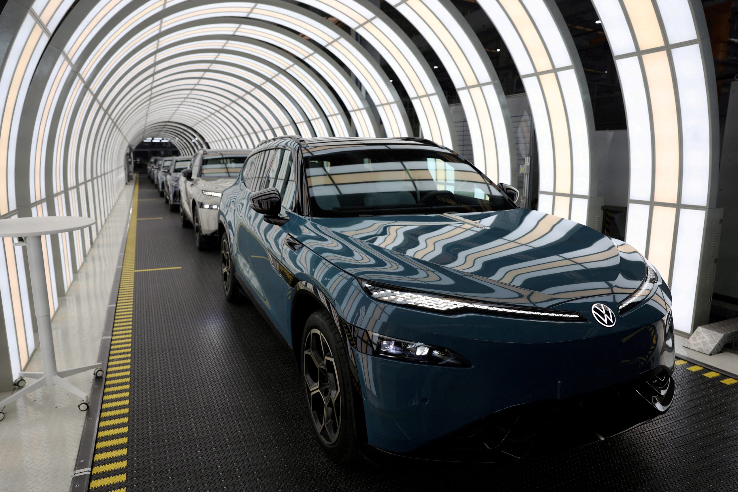 Veículo elétrico Volkswagen ID. UNYX 08 em linha de produção