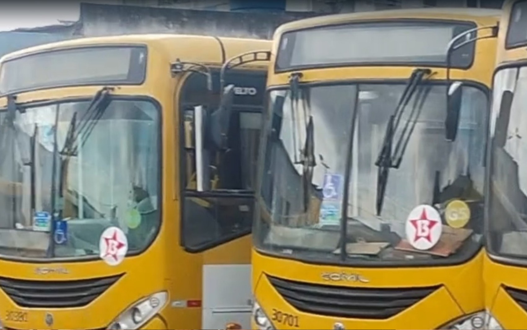Ônibus impedidos de sair de garagem em Salvador
