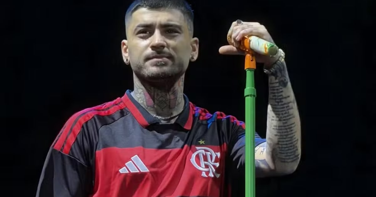 Zayn Malik com camisa do Flamengo durante show em São Paulo
