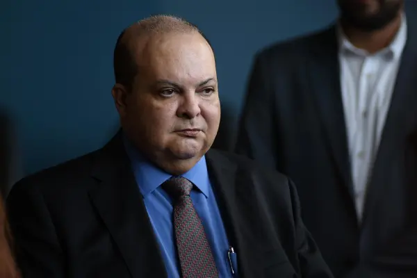 O papel de Ibaneis Rocha nas negociações entre BRB e Master, segundo mensagens