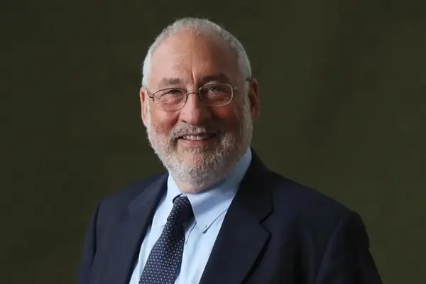 Nobel de Economia alerta que plano de Flávio levará Brasil à recessão
