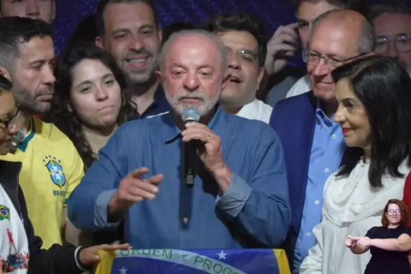 VÍDEO – Lula fala em “derrota do negacionismo” e manda recado a Flávio: “Miliciano”