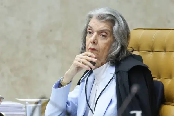 Cármen Lúcia nega pedido de Lula por ônibus interestaduais gratuitos no 2º turno