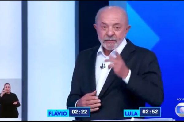Flávio repete mentira da “cervejinha” e distorce caso Ana Clara no 3º bloco do debate