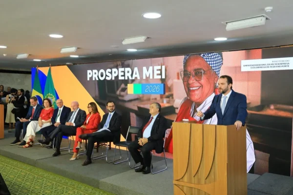 Lula anuncia projeto para perdoar R$ 12,6 bilhões em dívidas de MEIs