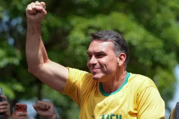 "Tesouraço" de Flávio Bolsonaro pode cortar 2,2 milhões de empregos, diz estudo