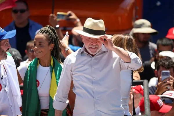 Justiça obriga Veja a publicar resposta de Lula sobre Vorcaro e Flávio Bolsonaro