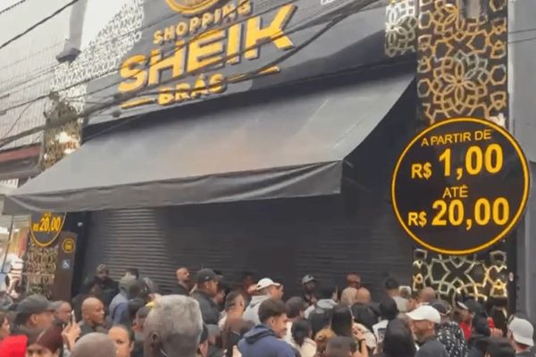 Oferta de TVs a R$ 20 provoca tumulto no Brás e dono da loja vai à delegacia